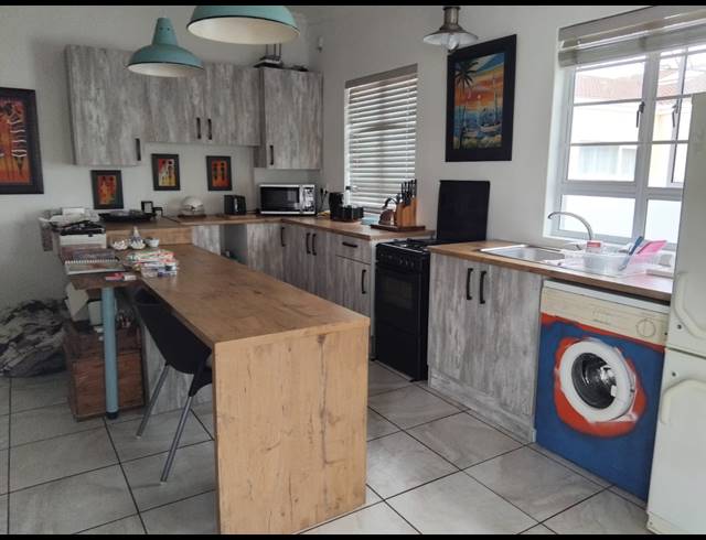 9 BEDROOM HOUSE FOR SALE IN COUNTRY CLUB